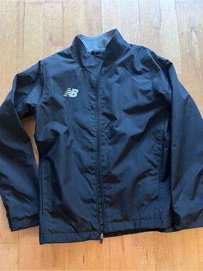 BNWT New Balance Rezist windbreaker Youth 13